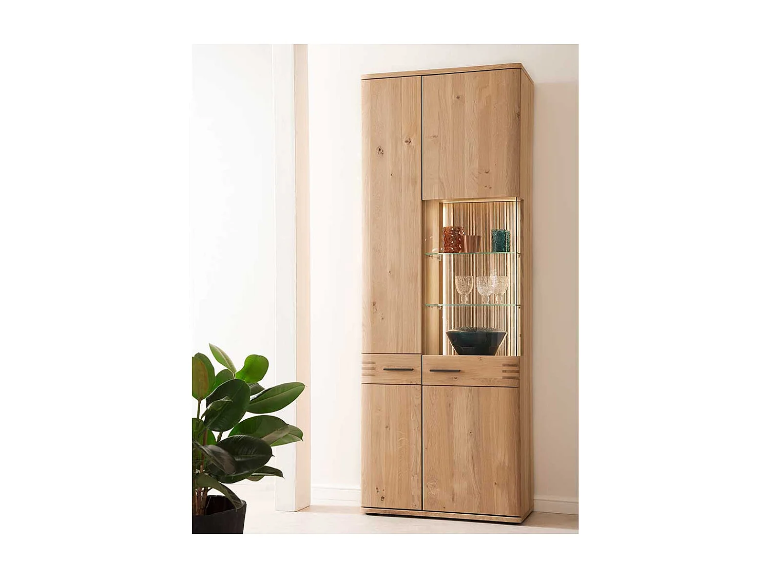 Standvitrine in Balkeneiche Bianco furniert 75 cm breit