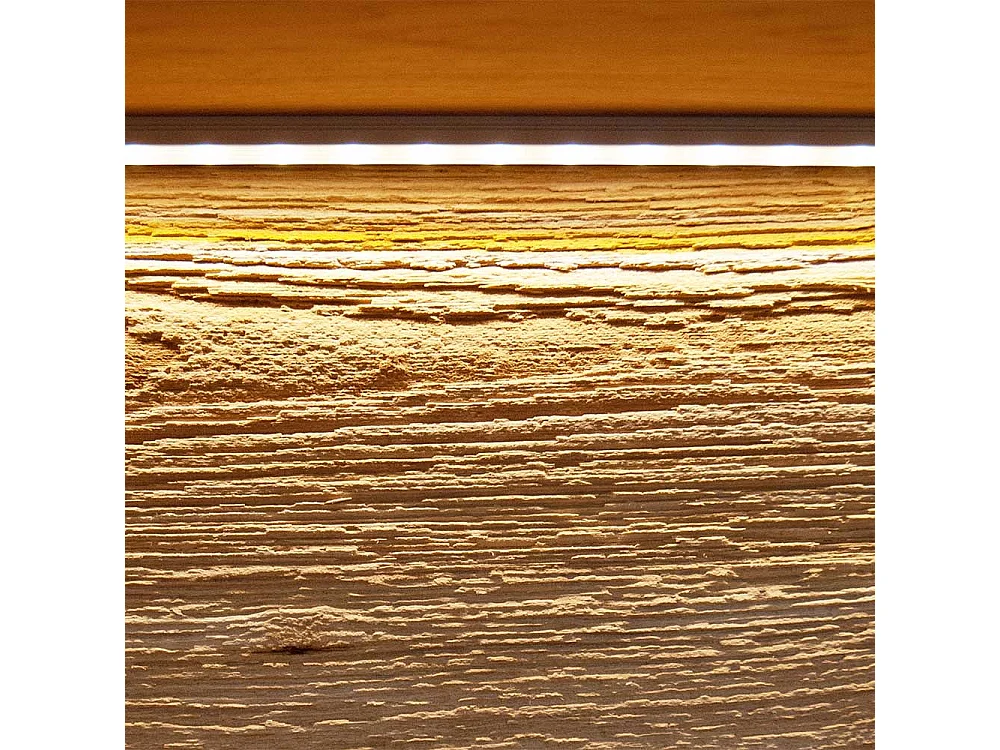 Wohnzimmervitrine aus Wildeiche Massivholz LED Beleuchtung