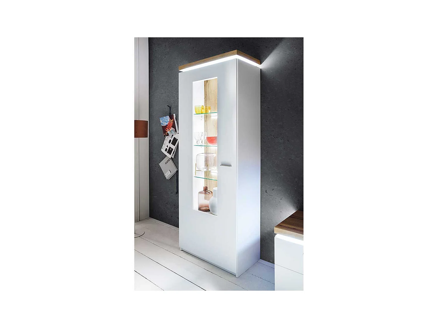 Wohnzimmervitrine in Weiß und Wildeiche Optik 70 cm breit