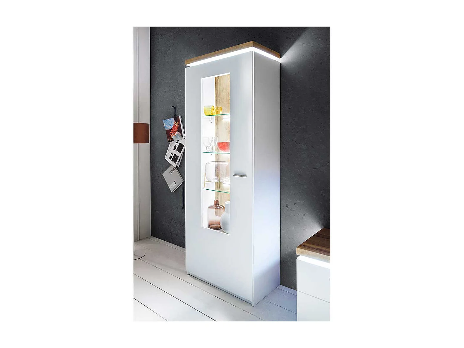 Wohnzimmervitrine in Weiß und Wildeiche Optik 70 cm breit