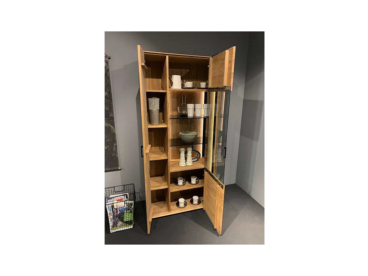 XL Wohnzimmervitrine in Asteichefarben Massivholz und Glas