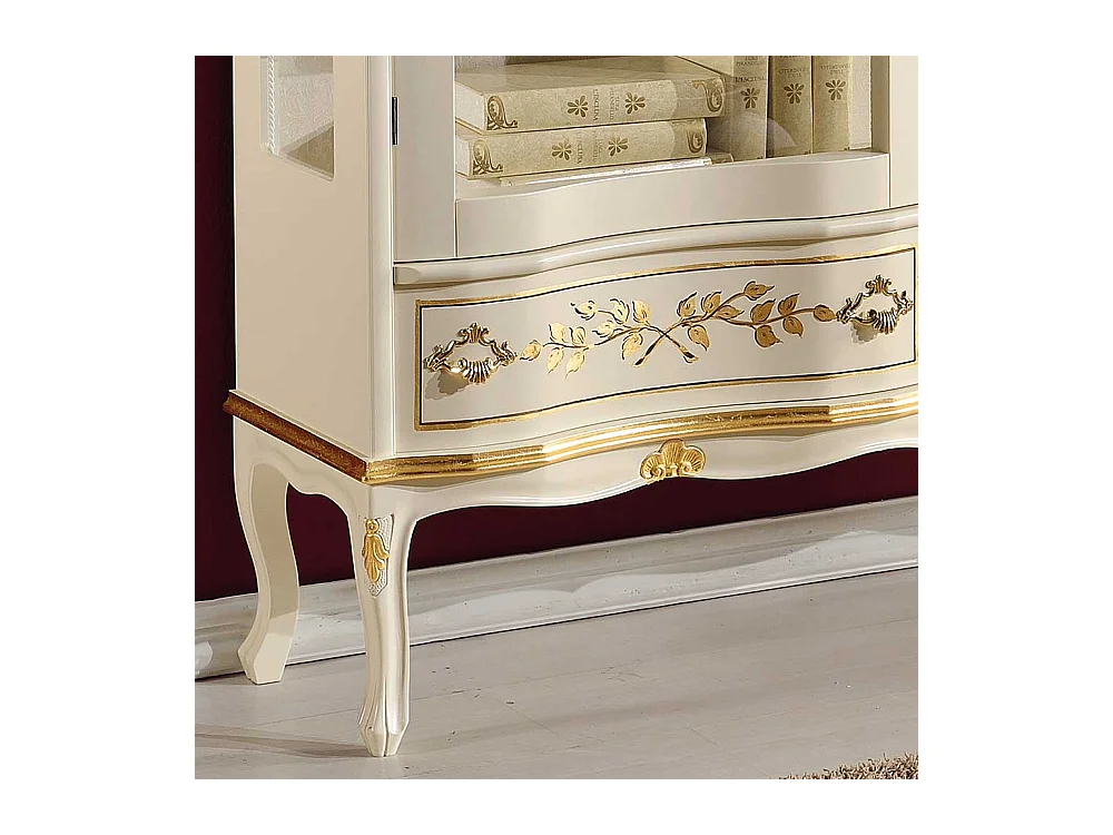 Esszimmervitrine im Barockstil Weiß und Goldfarben verziert