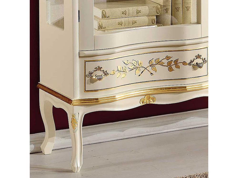 Esszimmervitrine im Barockstil Weiß und Goldfarben verziert