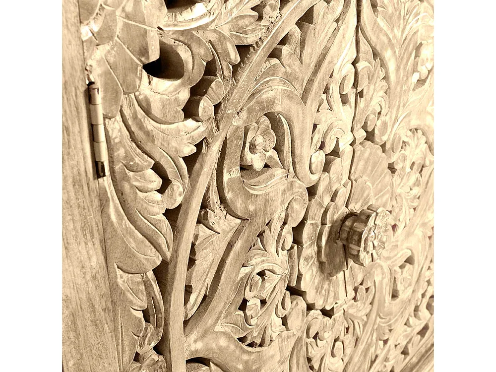 Standvitrine aus Mangoholz Sandfarben massiv Vintage Design