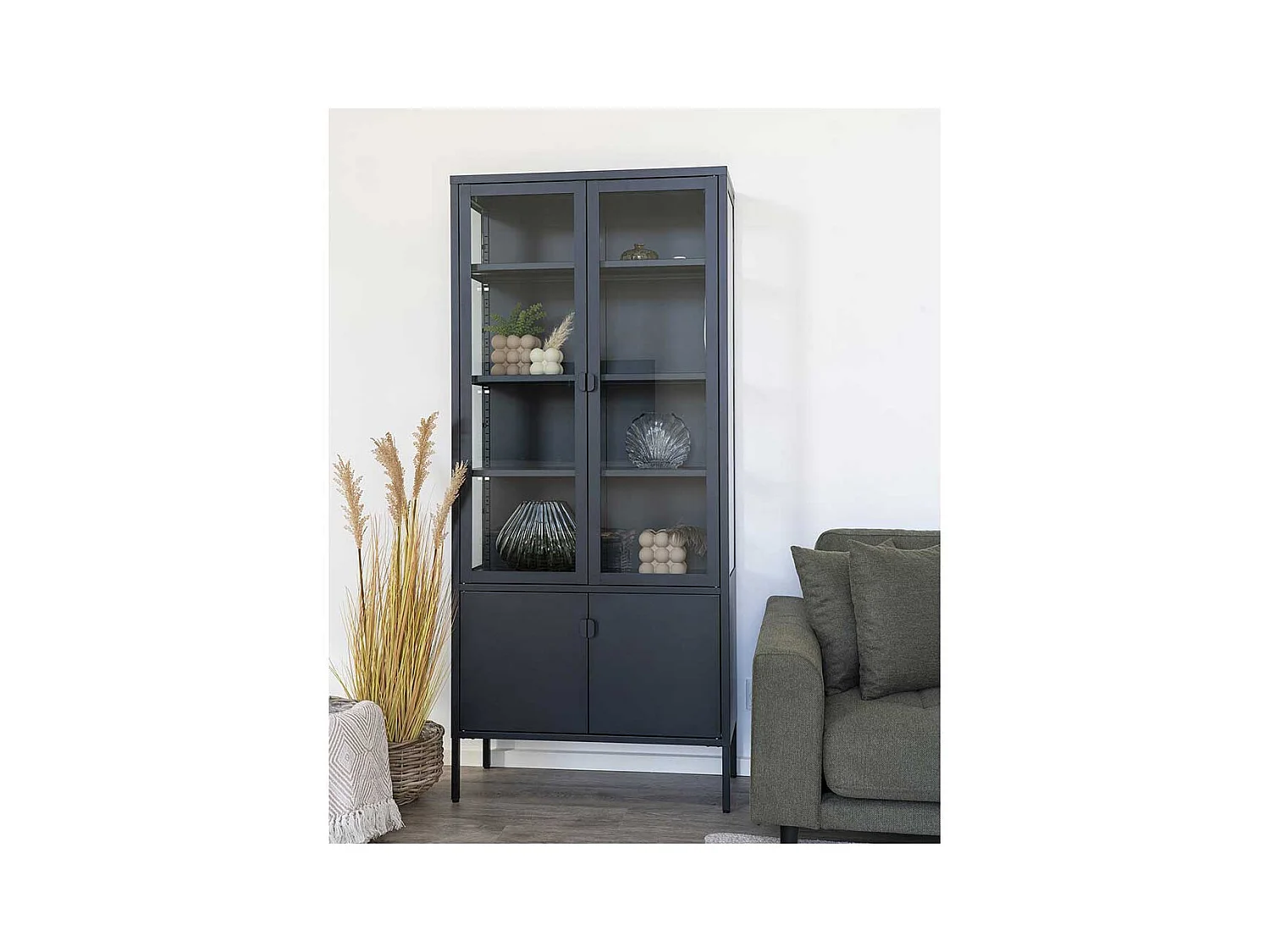 Wohnzimmervitrine Standvitrine aus Stahl in Schwarz