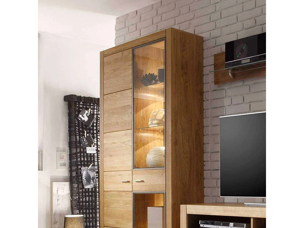 Standvitrine aus Asteiche teilmassiv ge�lt LED Beleuchtung