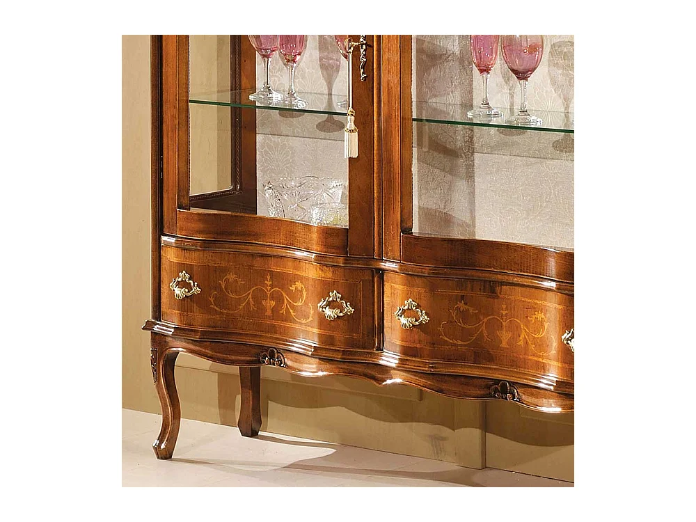 Standvitrine mit Nussbaum furniert Barock Design