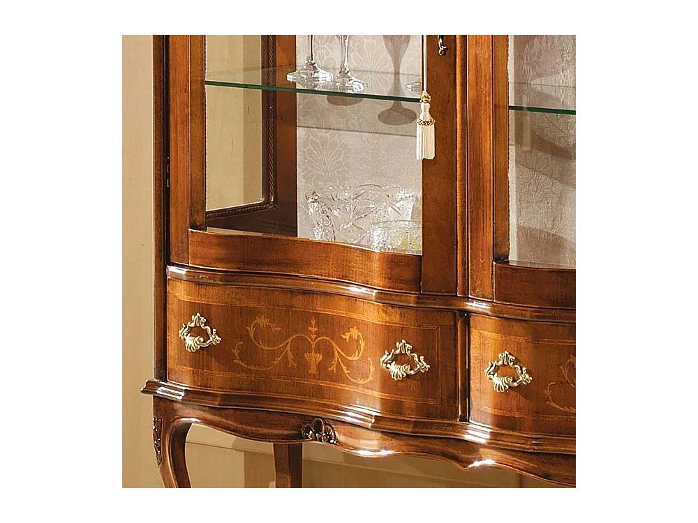 Standvitrine mit Nussbaum furniert Barock Design