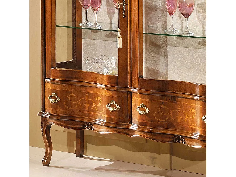 Standvitrine mit Nussbaum furniert Barock Design