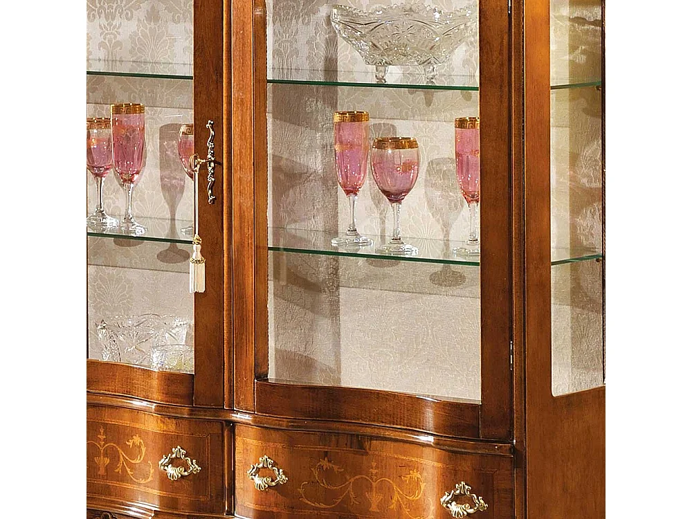 Standvitrine mit Nussbaum furniert Barock Design