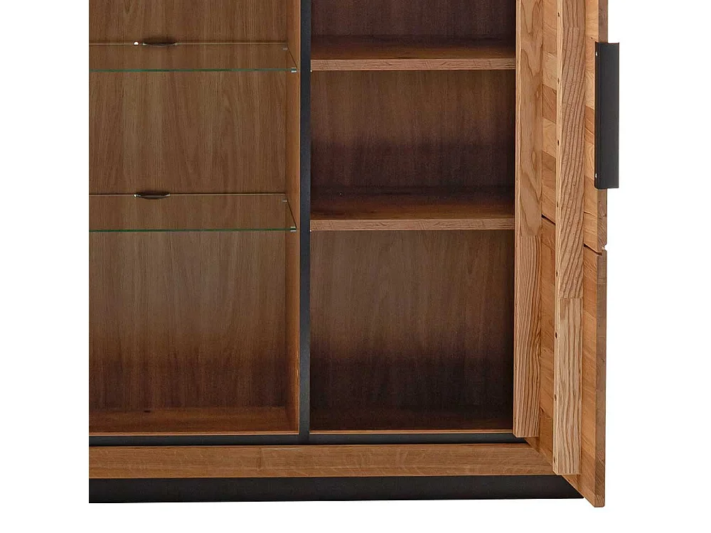 Esszimmervitrine in Wildeichefarben teilmassiver Oberfläche