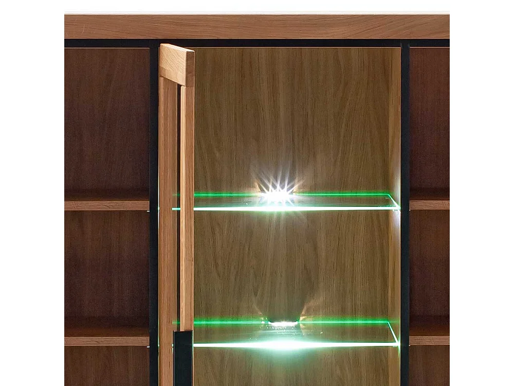 Esszimmervitrine in Wildeichefarben teilmassiver Oberfläche