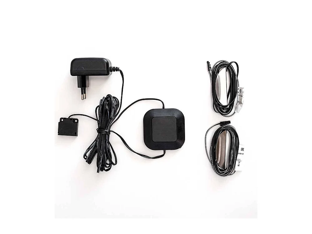 Wohnzimmervitrinenschrank in Wildeichefarben teilmassiv