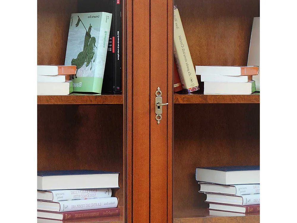 Bücherschrank mit Glastüren im klassischen Stil Nussbaumfarben