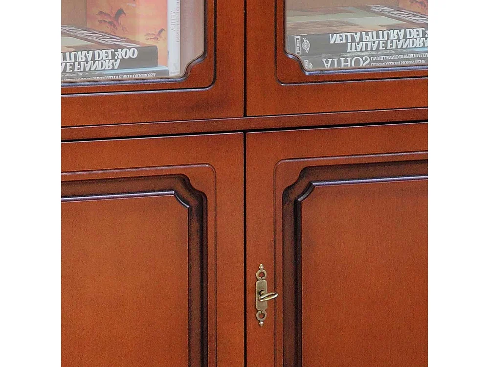 Bücherschrank mit Glastüren im klassischen Stil Nussbaumfarben