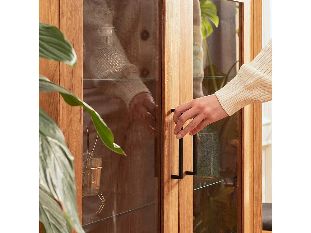 Wohnzimmervitrinenschrank massiv mit 2 Glastüren Skandi Design