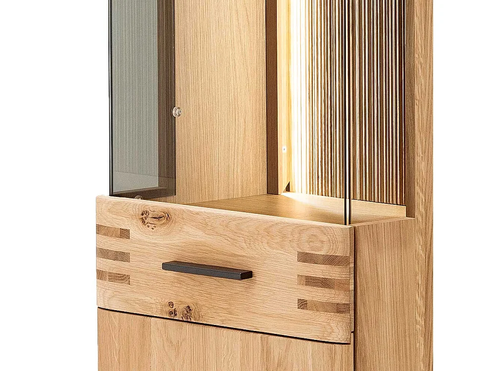 Wohnzimmervitrinenschrank in Balkeneiche Bianco furniert 45 cm breit