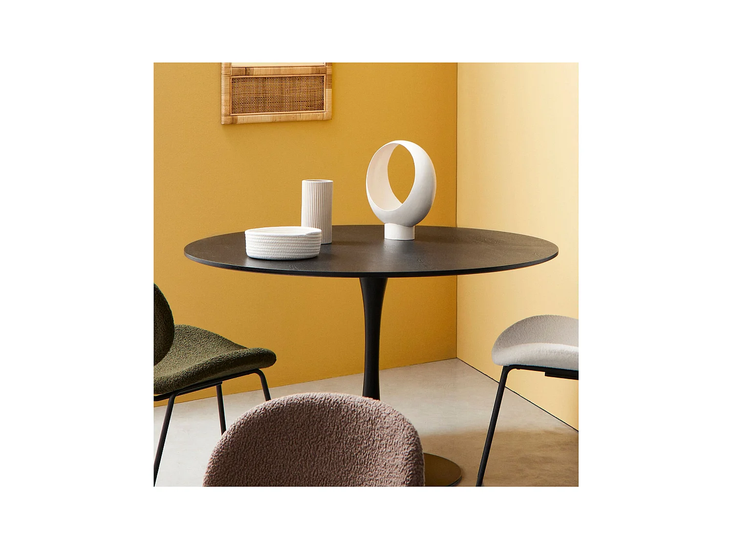 Table à manger ronde tulipe en métal noir L120 4 places - BLOSSOM