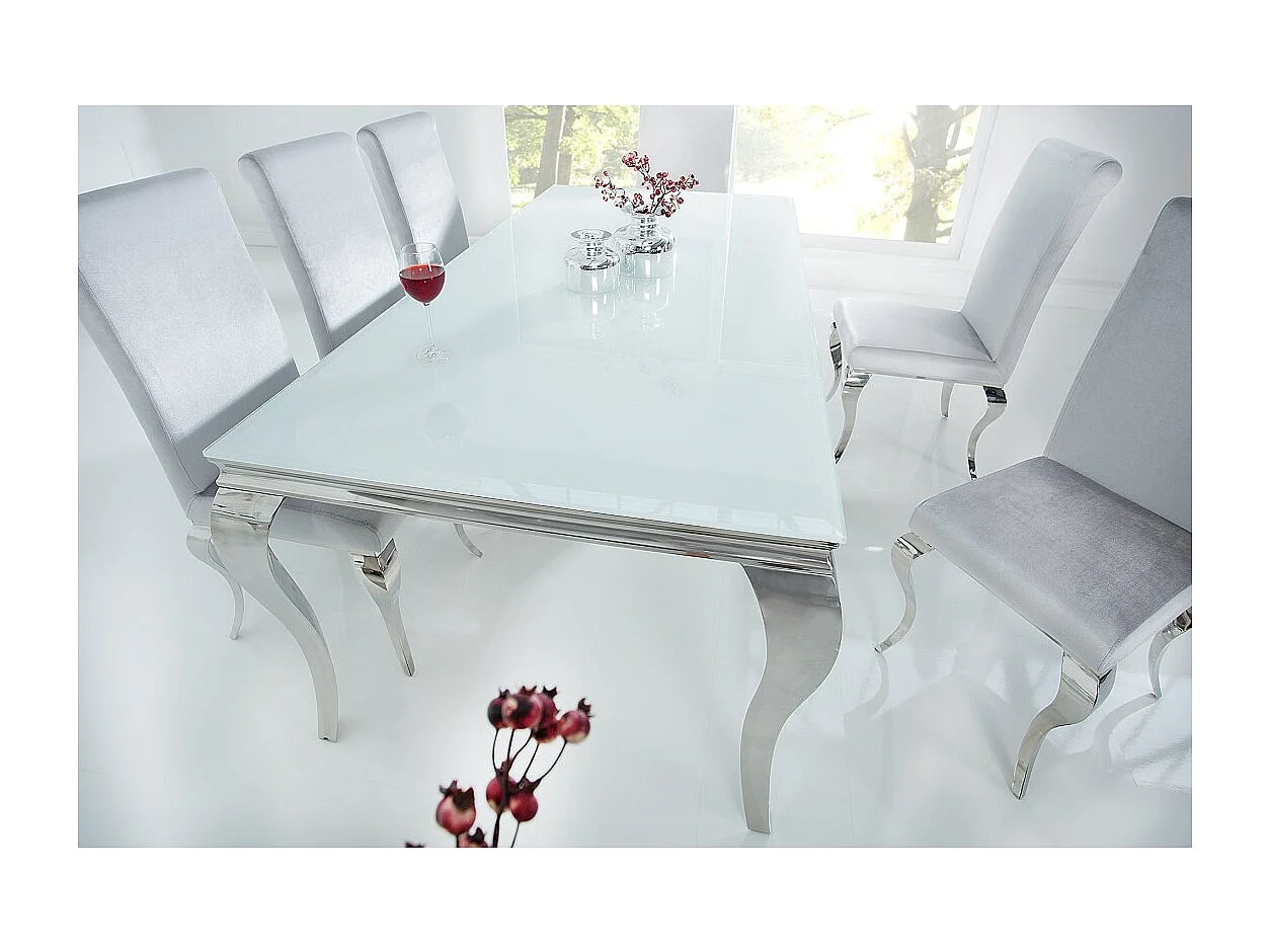 Table de salle à manger VELENA – Acier argenté et verre opale – 200 cm – Style baroque moderne