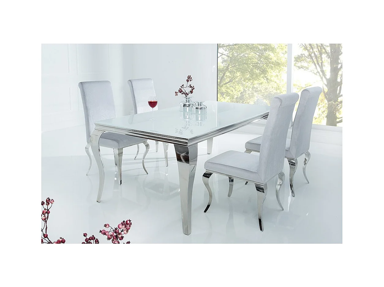 Table de salle à manger VELENA – Acier argenté et verre opale – 180 cm – Style baroque moderne