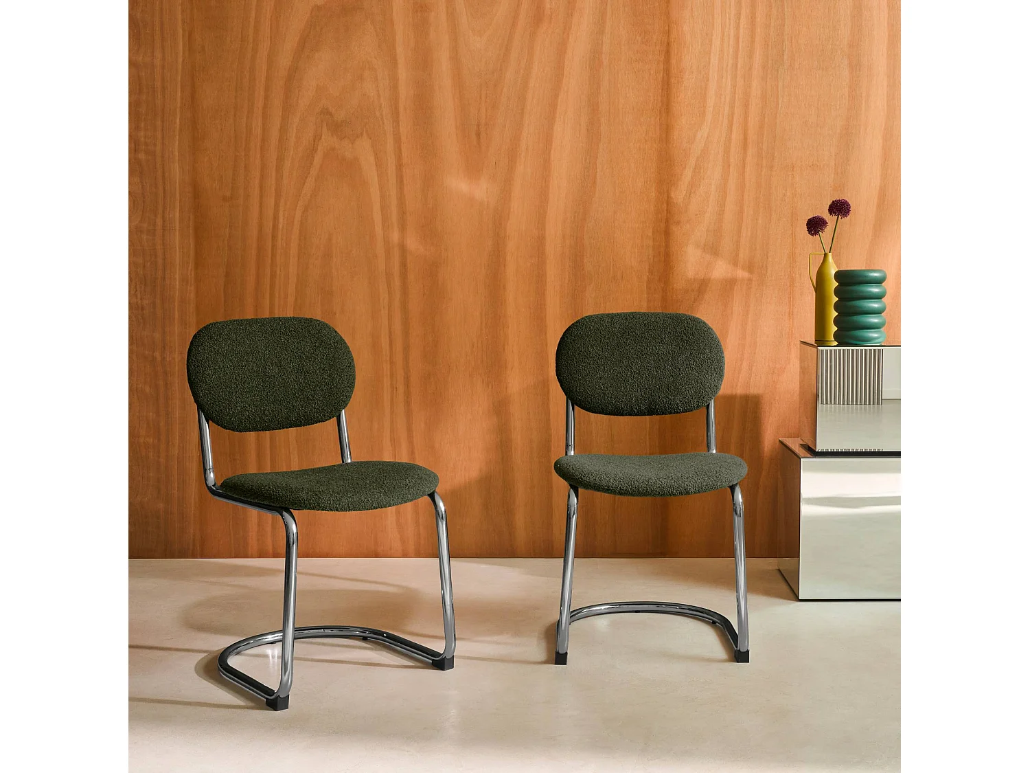 Lot de 2 chaises cantilever arrondie métal. bouclette texturée kaki et pieds chromés - L 47 x P 54.5 x H 81cm - Maloa