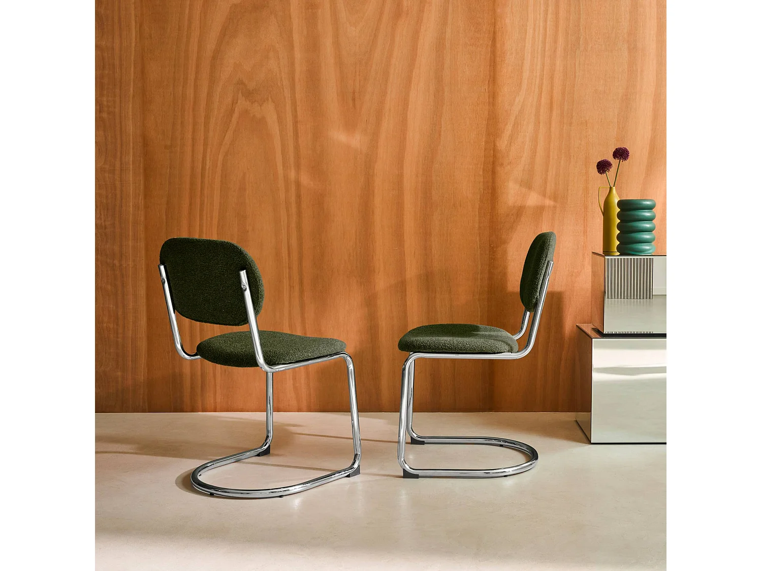 Lot de 2 chaises cantilever arrondie métal. bouclette texturée kaki et pieds chromés - L 47 x P 54.5 x H 81cm - Maloa