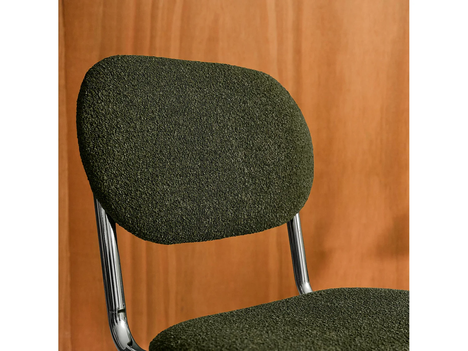 Lot de 2 chaises cantilever arrondie métal. bouclette texturée kaki et pieds chromés - L 47 x P 54.5 x H 81cm - Maloa