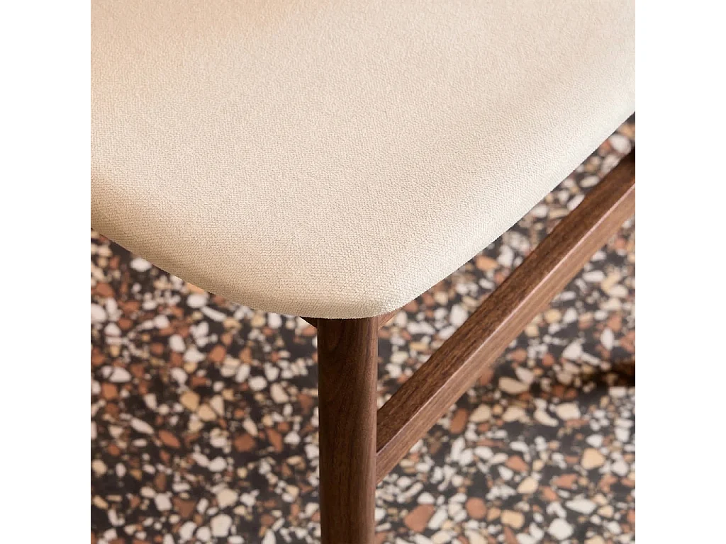 Lot de 2 chaises vintage bois d'hévéa finition brossée noyer et tissu. L 52 x P 45 x H 80cm - OLYMPIE