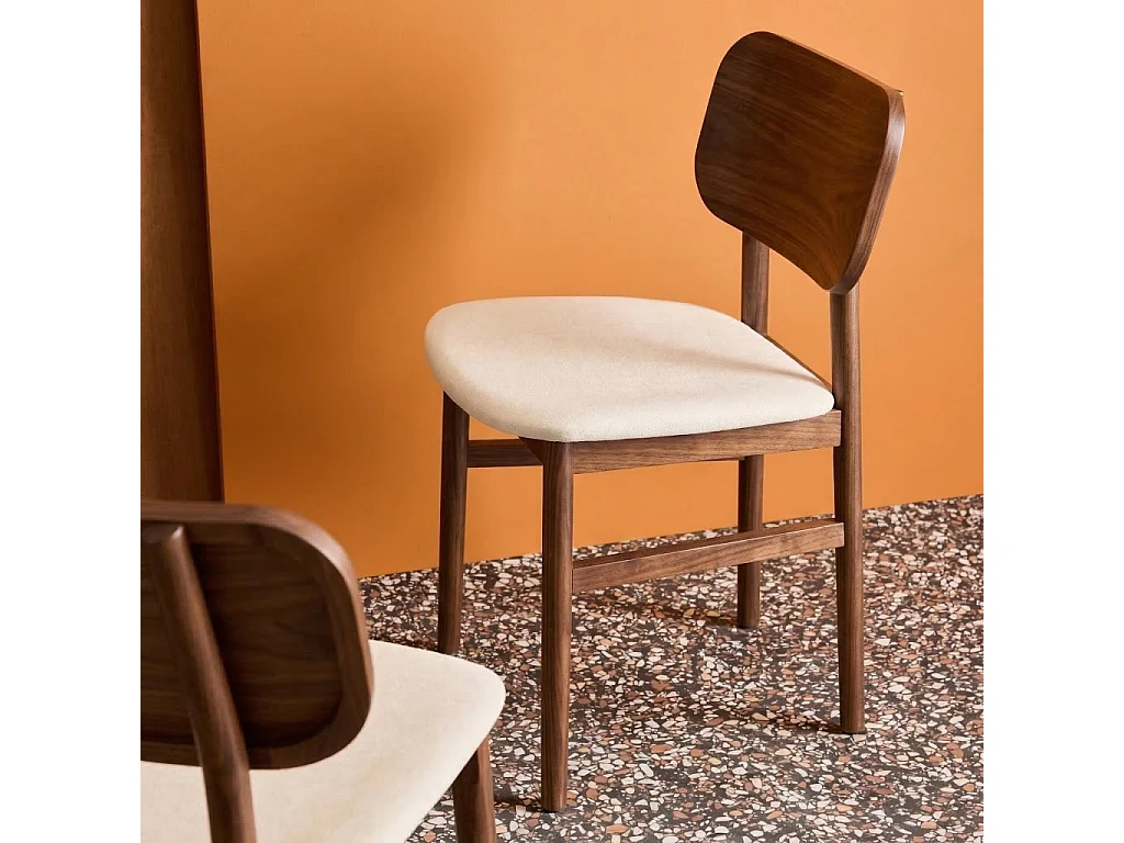 Lot de 2 chaises vintage bois d'hévéa finition brossée noyer et tissu. L 52 x P 45 x H 80cm - OLYMPIE