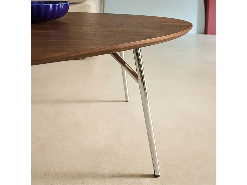 Table basse ovale pieds chromé et effet bois de noyer