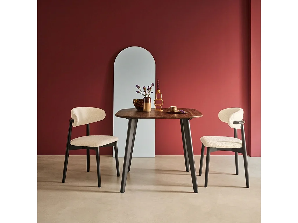 Table à manger carrée effet noyer pieds métal noir 4 places