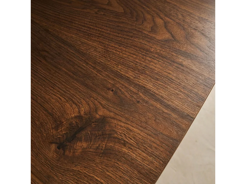 Table à manger carrée effet noyer pieds métal noir 4 places