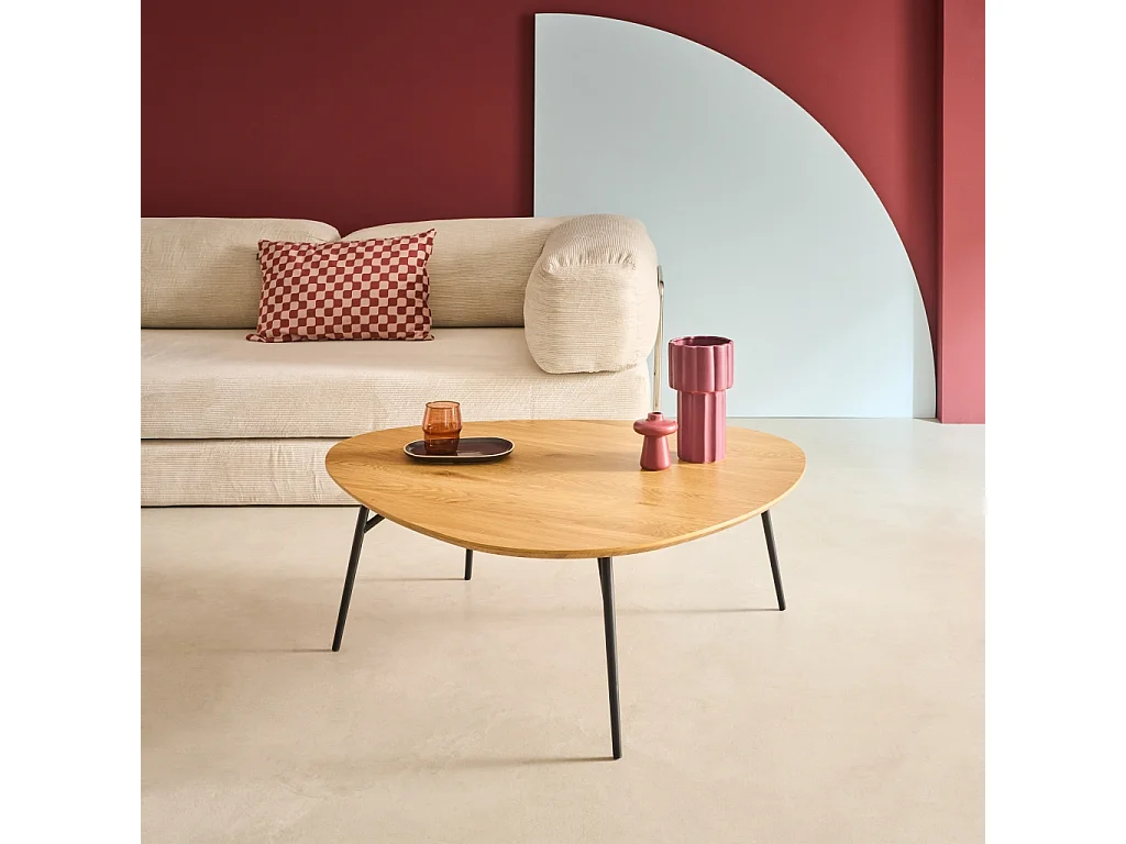 Table basse triangulaire pieds métal noirs et effet chêne