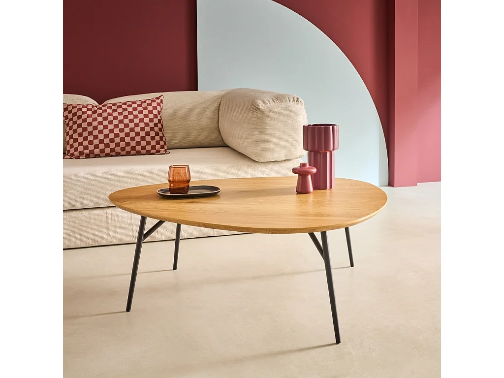 Table basse triangulaire pieds métal noirs et effet chêne