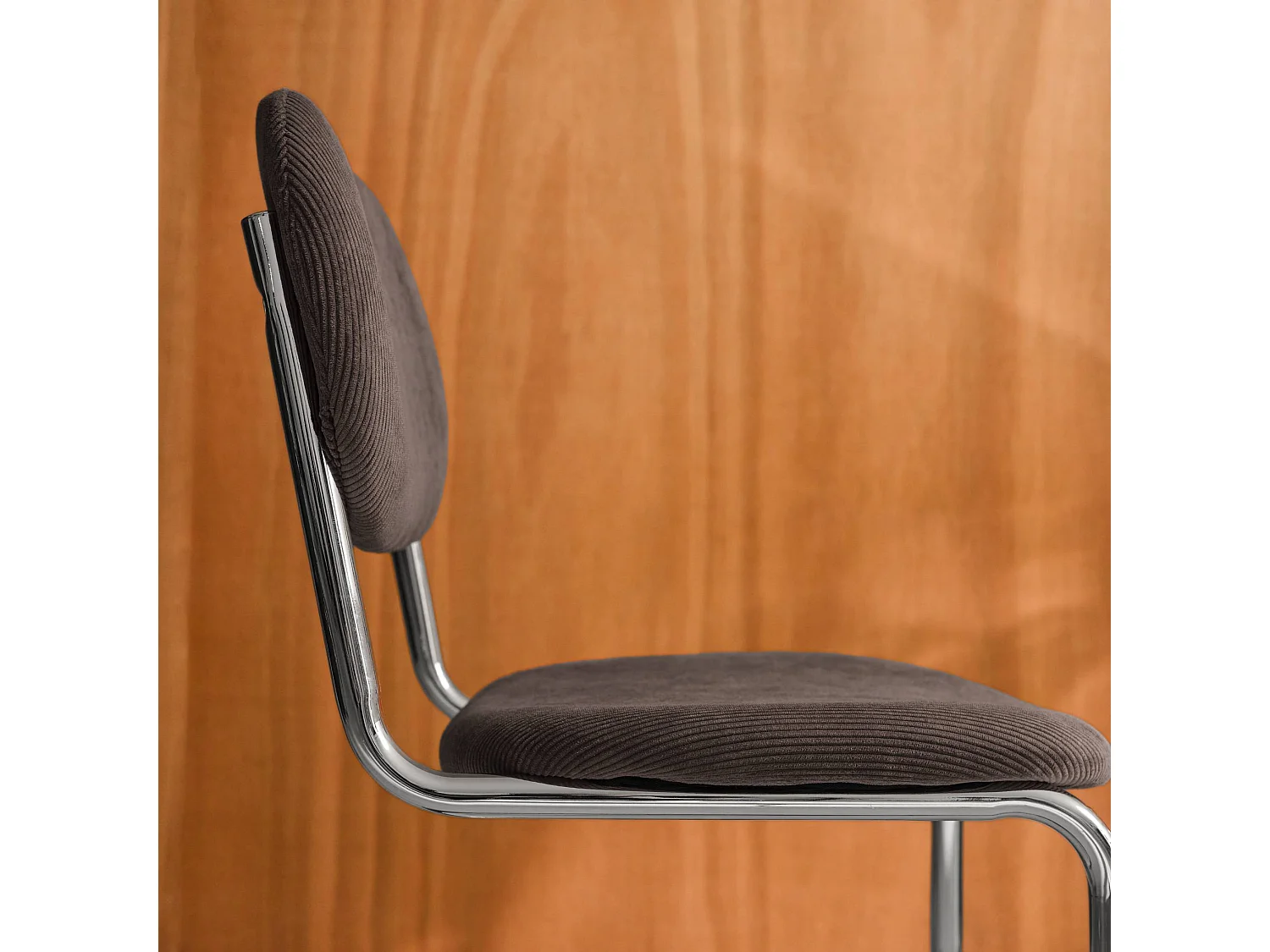 Lot de 2 chaises cantilever arrondie métal. velours côtelé marron et pieds chromés - L 47 x P 54.5 x H 81cm - Maloa