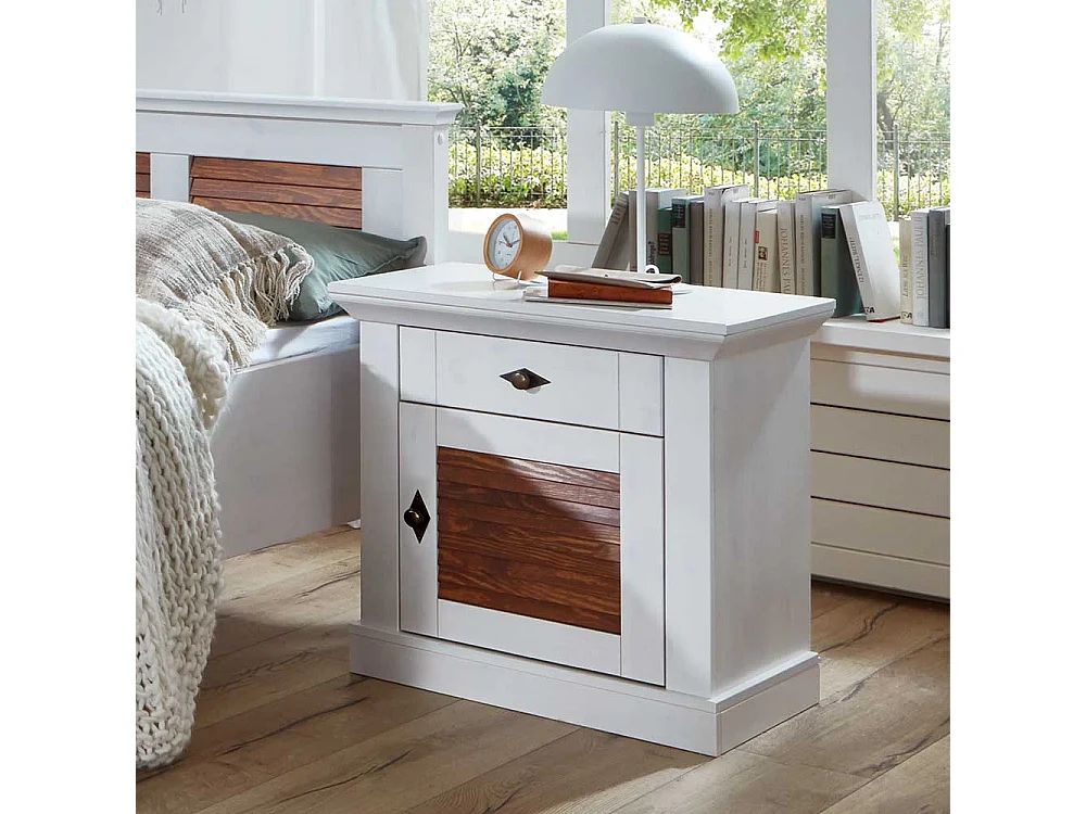 Nachtschränkchen in Weiß und Bernsteinfarben Landhausstil