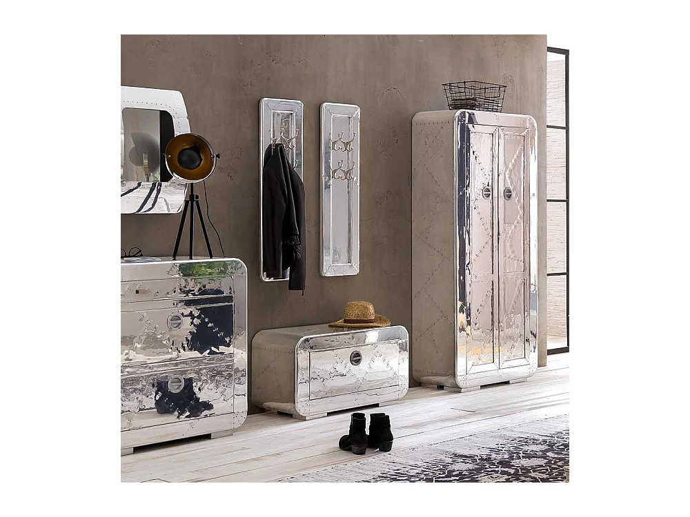 Kleiner Schuhschrank im Industriedesign Aluminium beschlagen