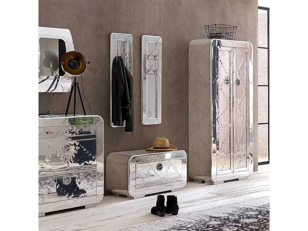 Kleiner Schuhschrank im Industriedesign Aluminium beschlagen