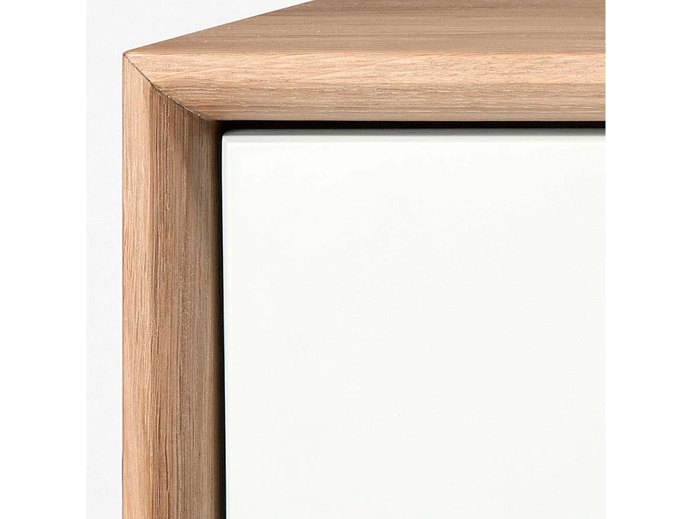 Nachtkommode in Weiß mit