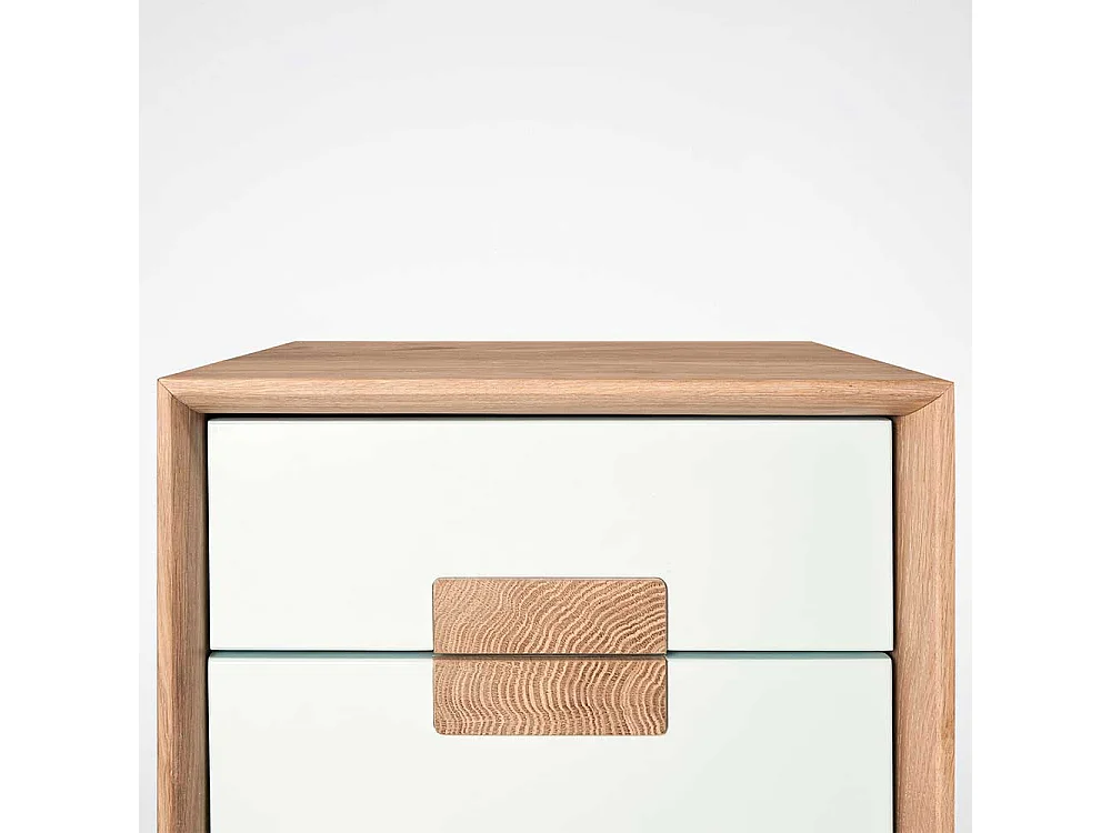 Nachtkommode in Weiß mit