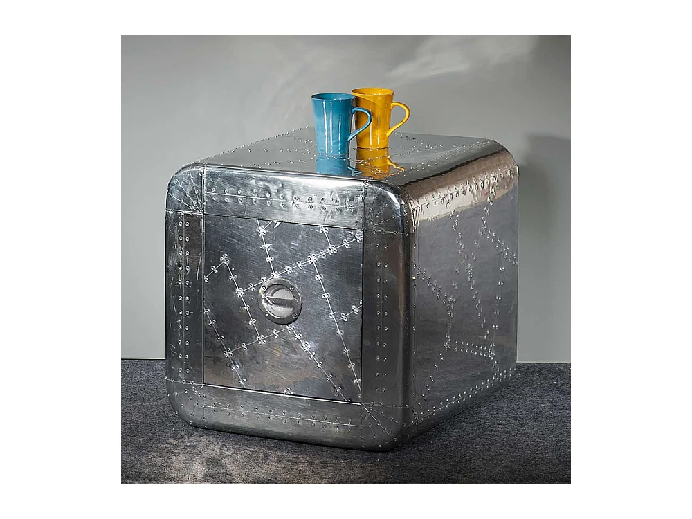 Nachtschrank in Silber ausgefallen