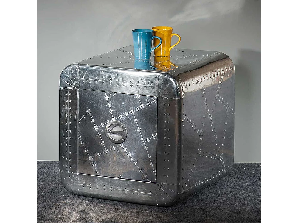 Nachtschrank in Silber ausgefallen