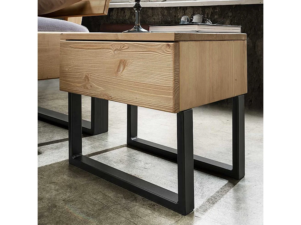 Nachttisch Kommode im Industry und Loft Stil Bügelgestell