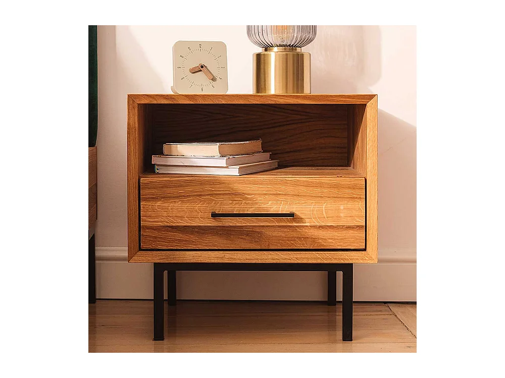 Nachttischschränkchen aus Wildeiche Massivholz Vierfußgestell aus Metall
