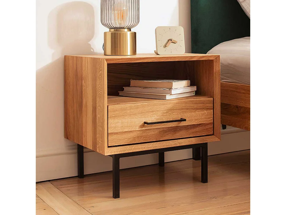 Nachttischschränkchen aus Wildeiche Massivholz Vierfußgestell aus Metall