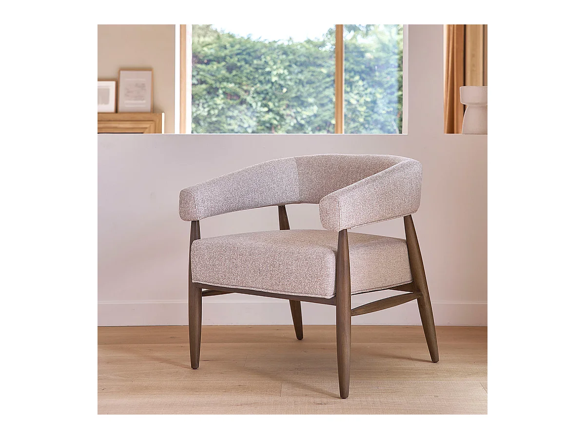 Sillón de madera maciza y tejido con textura beige chiné