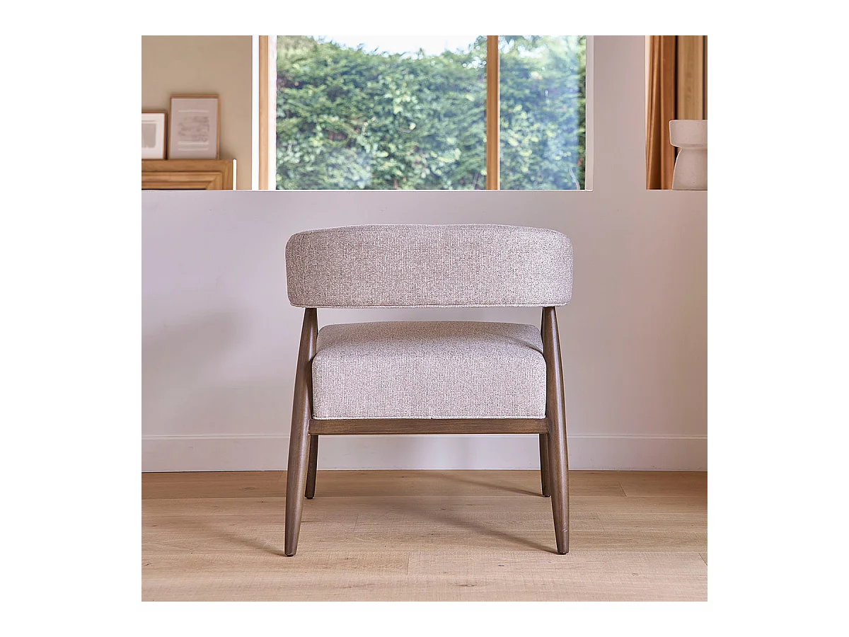 Sillón de madera maciza y tejido con textura beige chiné