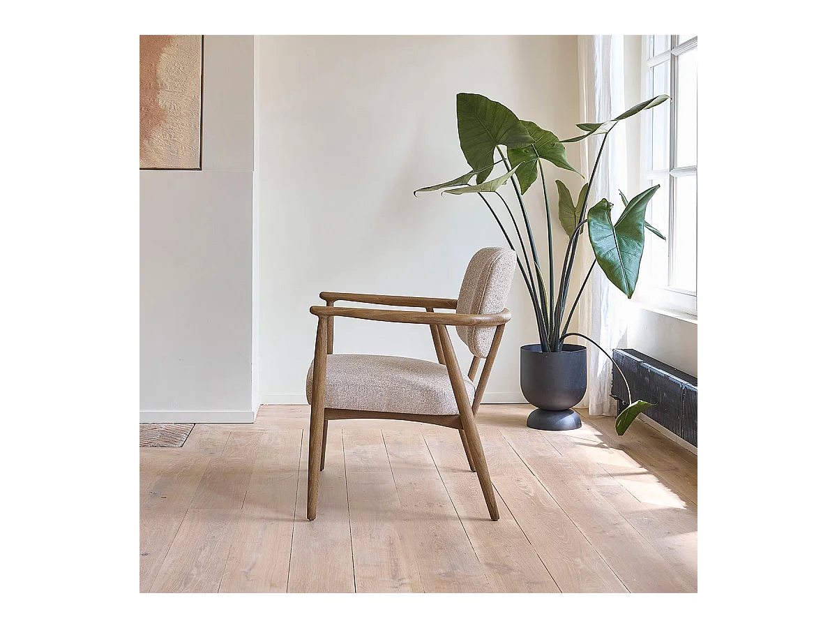 Poltrona in legno di quercia con tessuto beige screziato