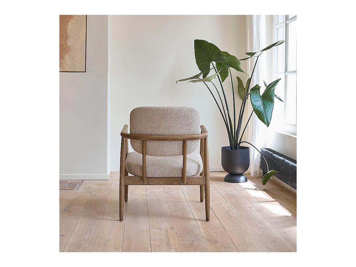 Poltrona in legno di quercia con tessuto beige screziato