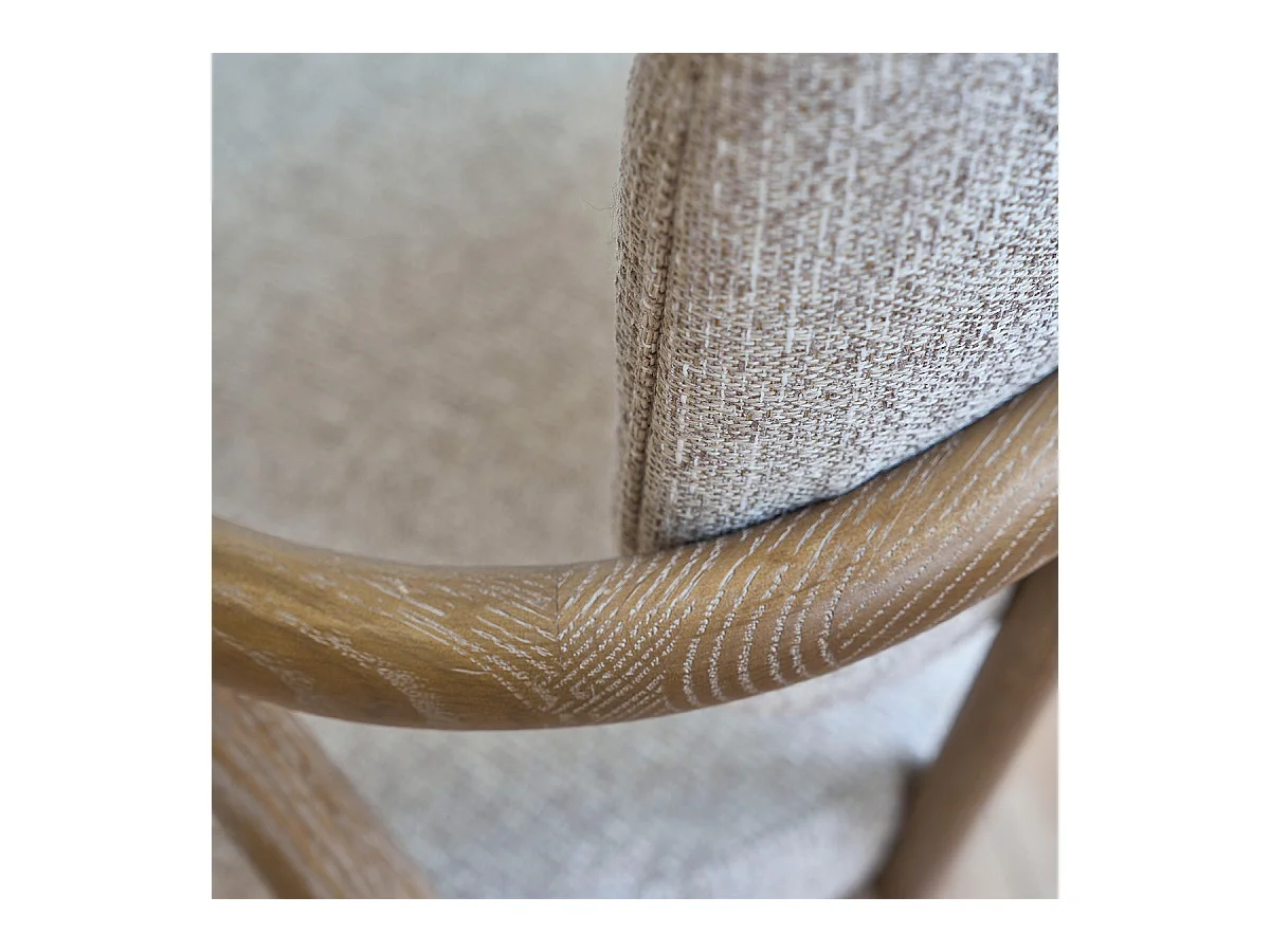 Poltrona in legno di quercia con tessuto beige screziato